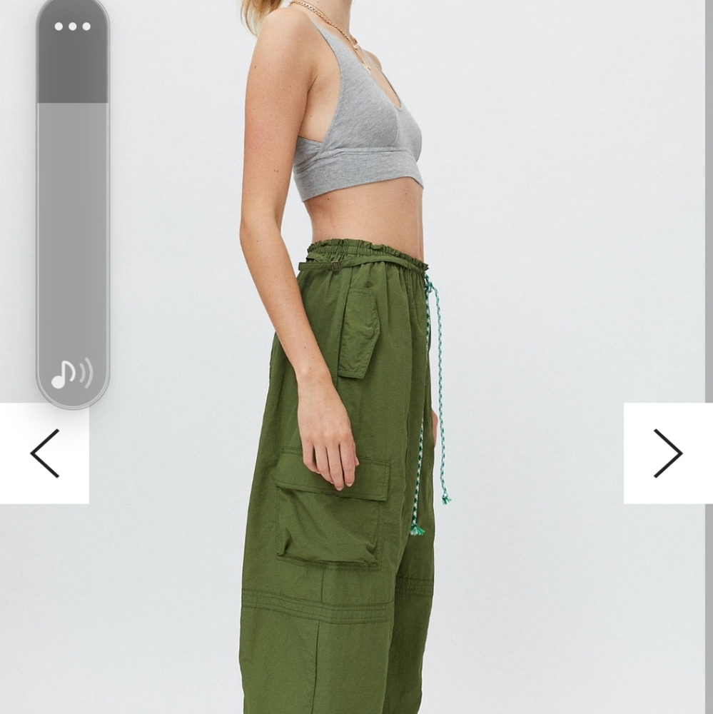 URBAN OUTFITTERS WAYLAN NYLON JOGGERS🌲
